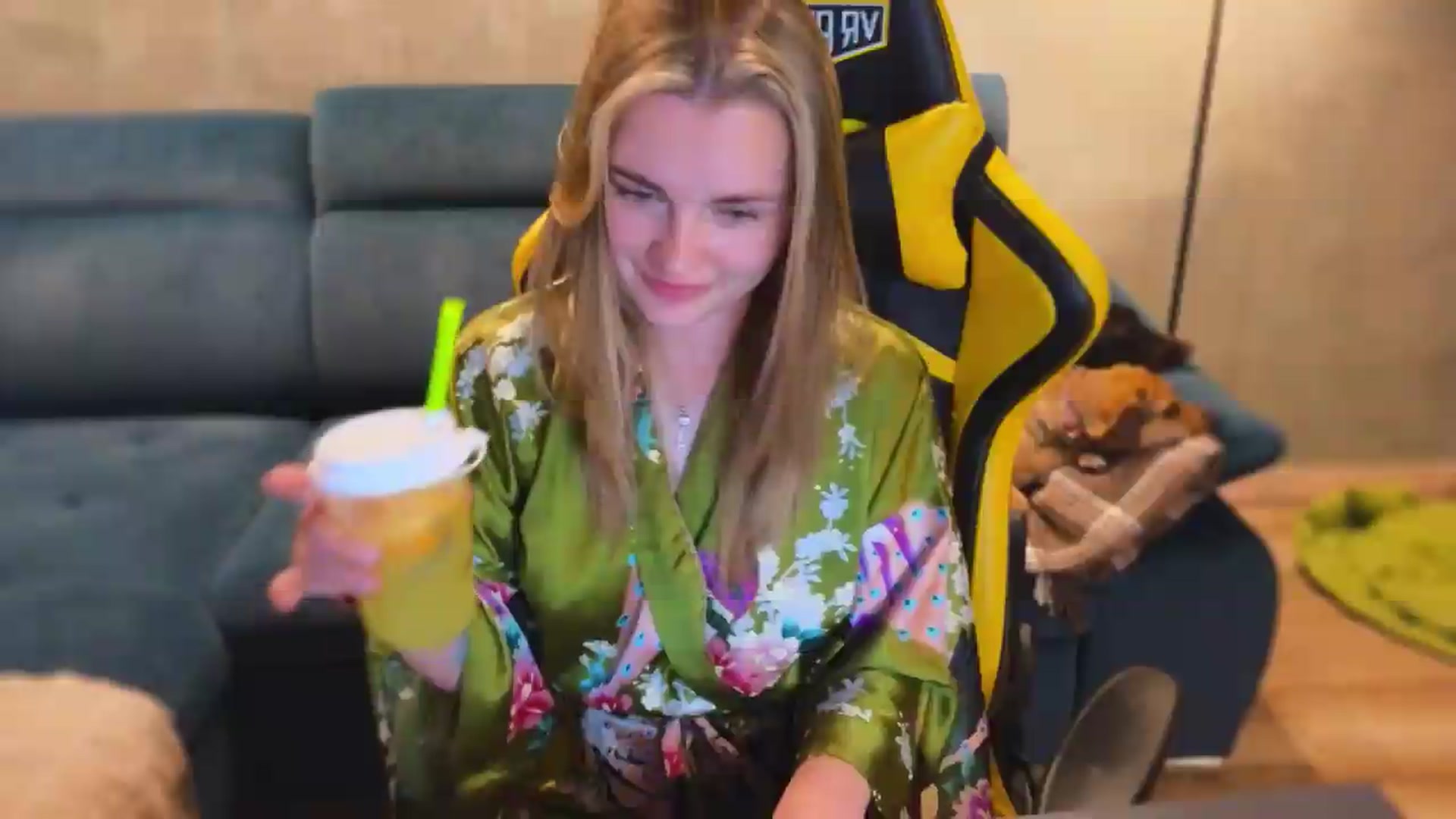 Gallery image thumbnail from BiteTheSweet's myfreecams stream on, 06/26/2026, 16:38 image 17 of 20