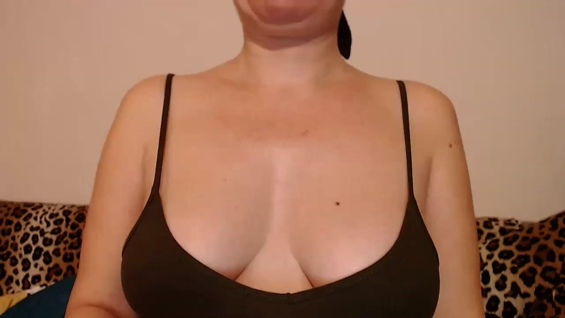 Gallery image thumbnail from Bite_Me__'s myfreecams stream on, 12/18/2022, 20:20 image 17 of 20