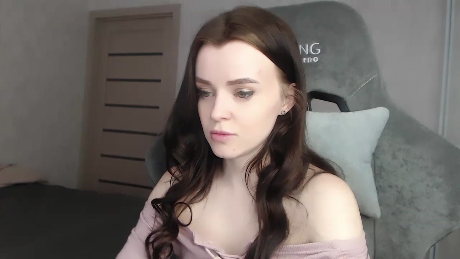 Gallery image thumbnail from BitsyMia's myfreecams stream on, 12/21/2022, 06:39 image 6 of 20