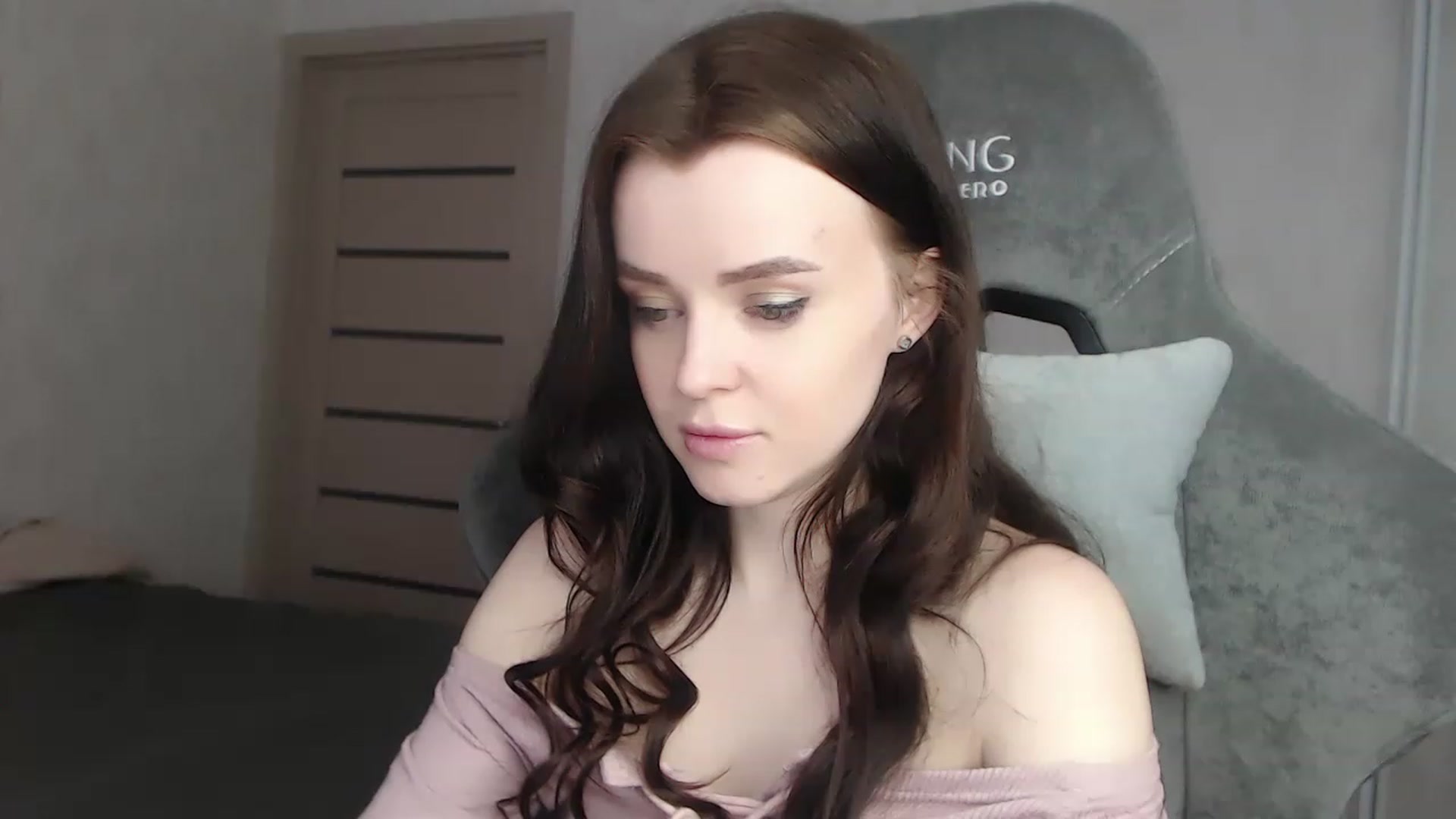 Gallery image thumbnail from BitsyMia's myfreecams stream on, 12/21/2022, 06:39 image 5 of 20