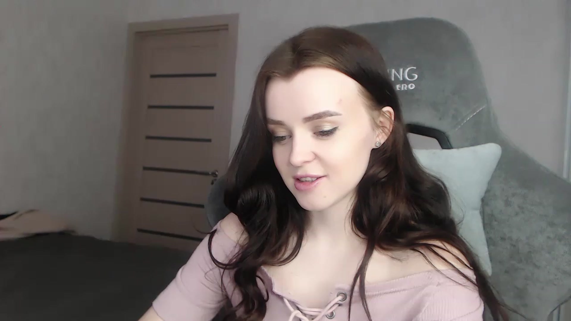 Gallery image thumbnail from BitsyMia's myfreecams stream on, 12/21/2022, 06:39 image 10 of 20