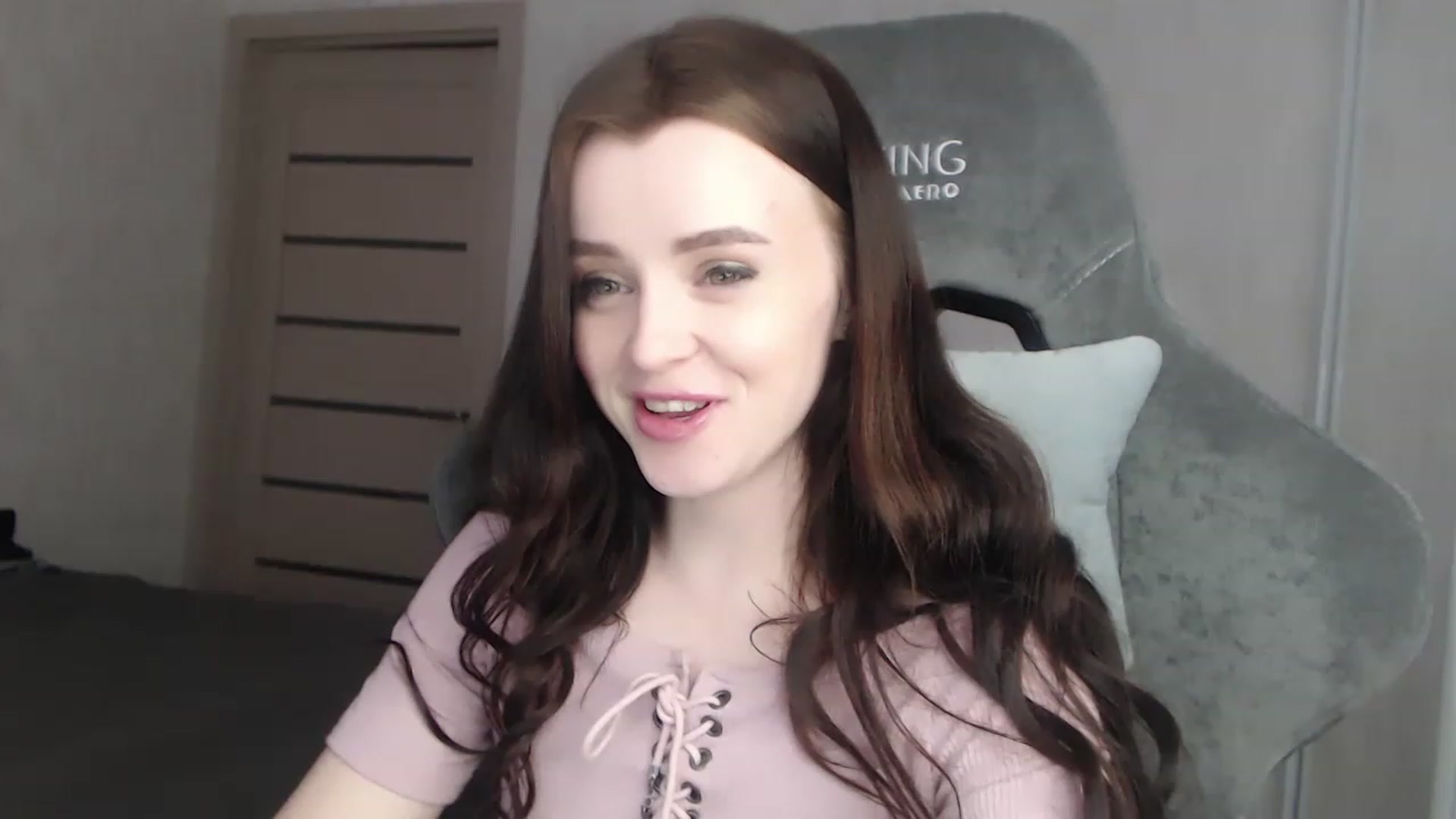 Gallery image thumbnail from BitsyMia's myfreecams stream on, 12/21/2022, 08:02 image 6 of 20