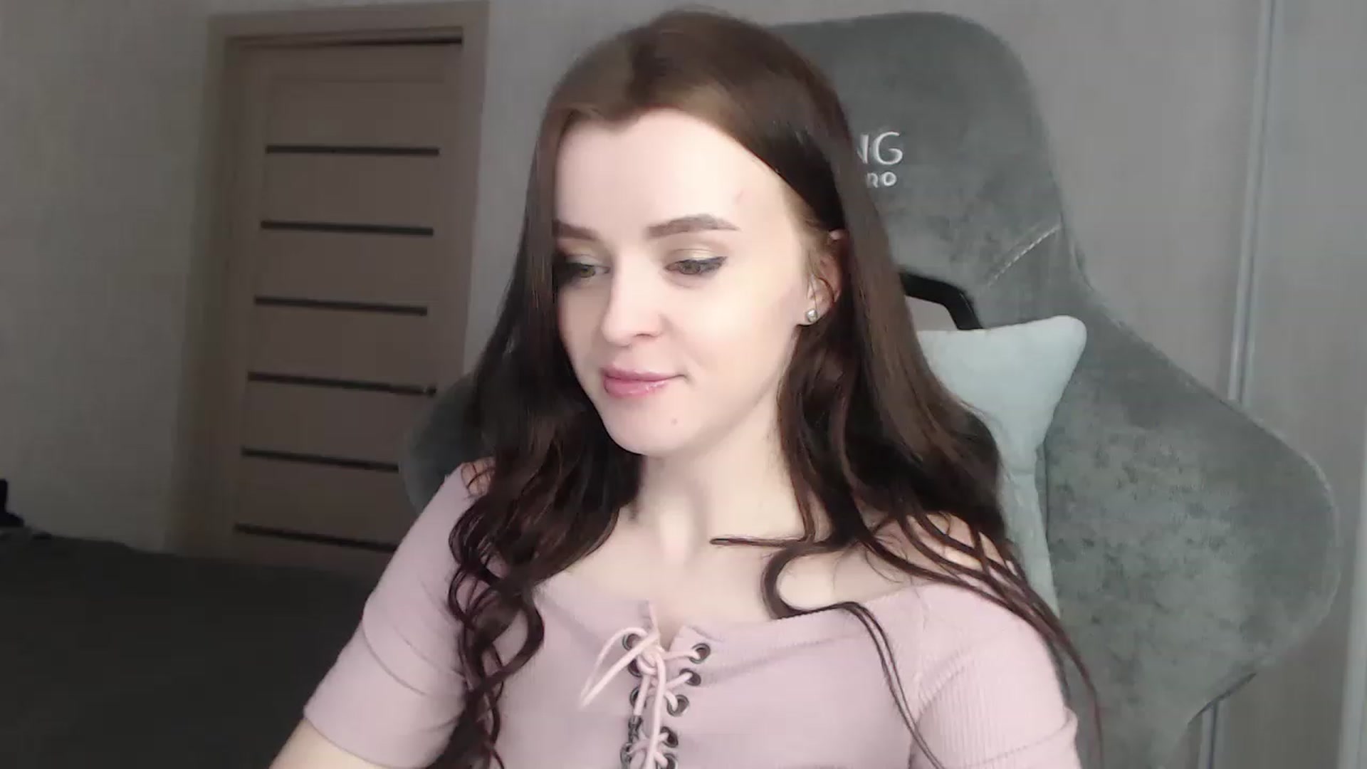 Gallery image thumbnail from BitsyMia's myfreecams stream on, 12/21/2022, 08:02 image 4 of 20