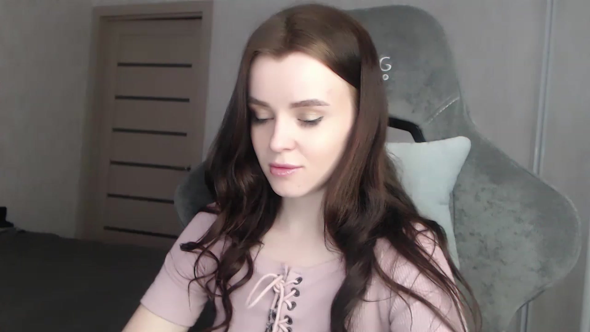 Gallery image thumbnail from BitsyMia's myfreecams stream on, 12/21/2022, 08:02 image 15 of 20