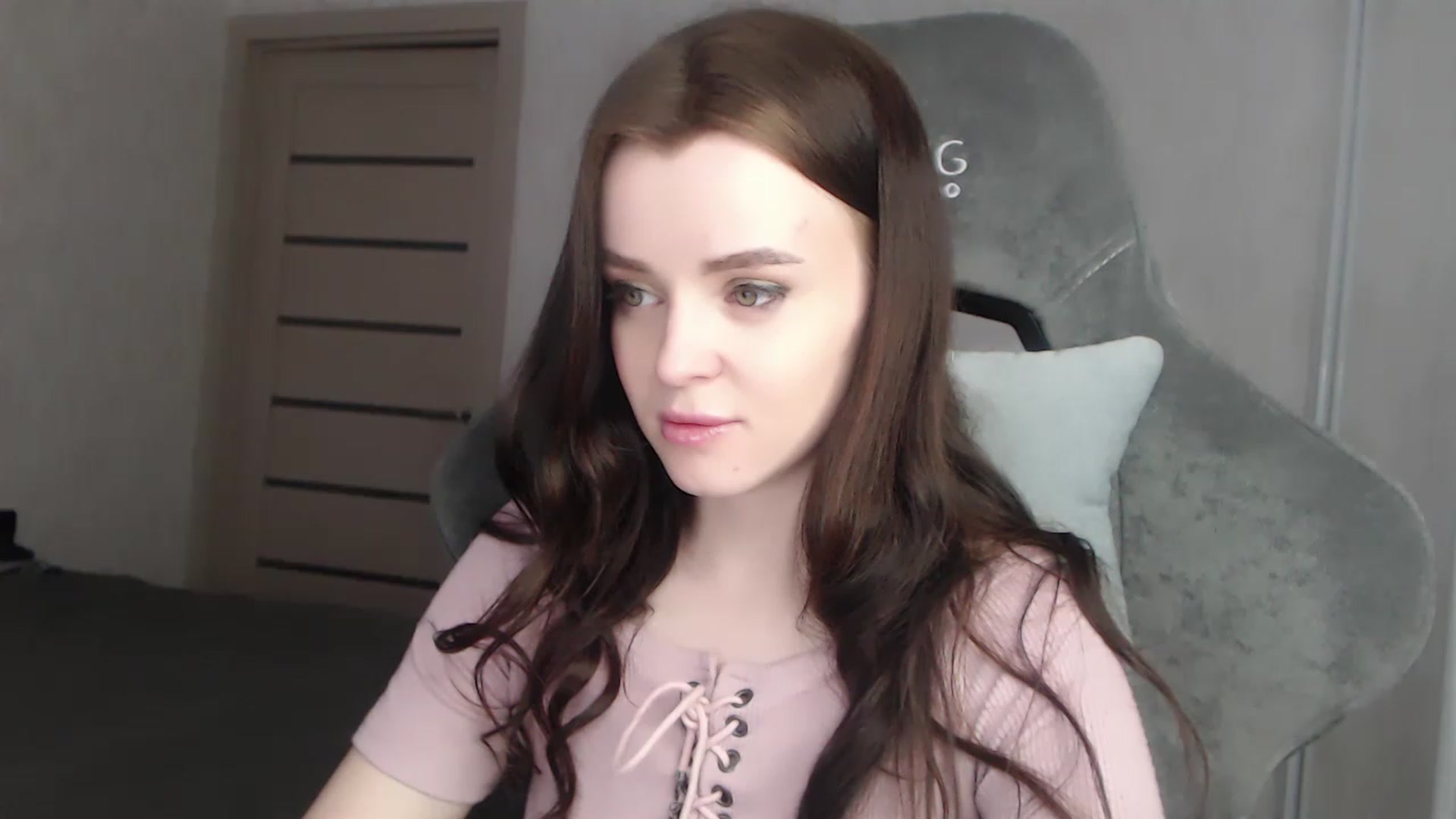 Gallery image thumbnail from BitsyMia's myfreecams stream on, 12/21/2022, 08:02 image 18 of 20
