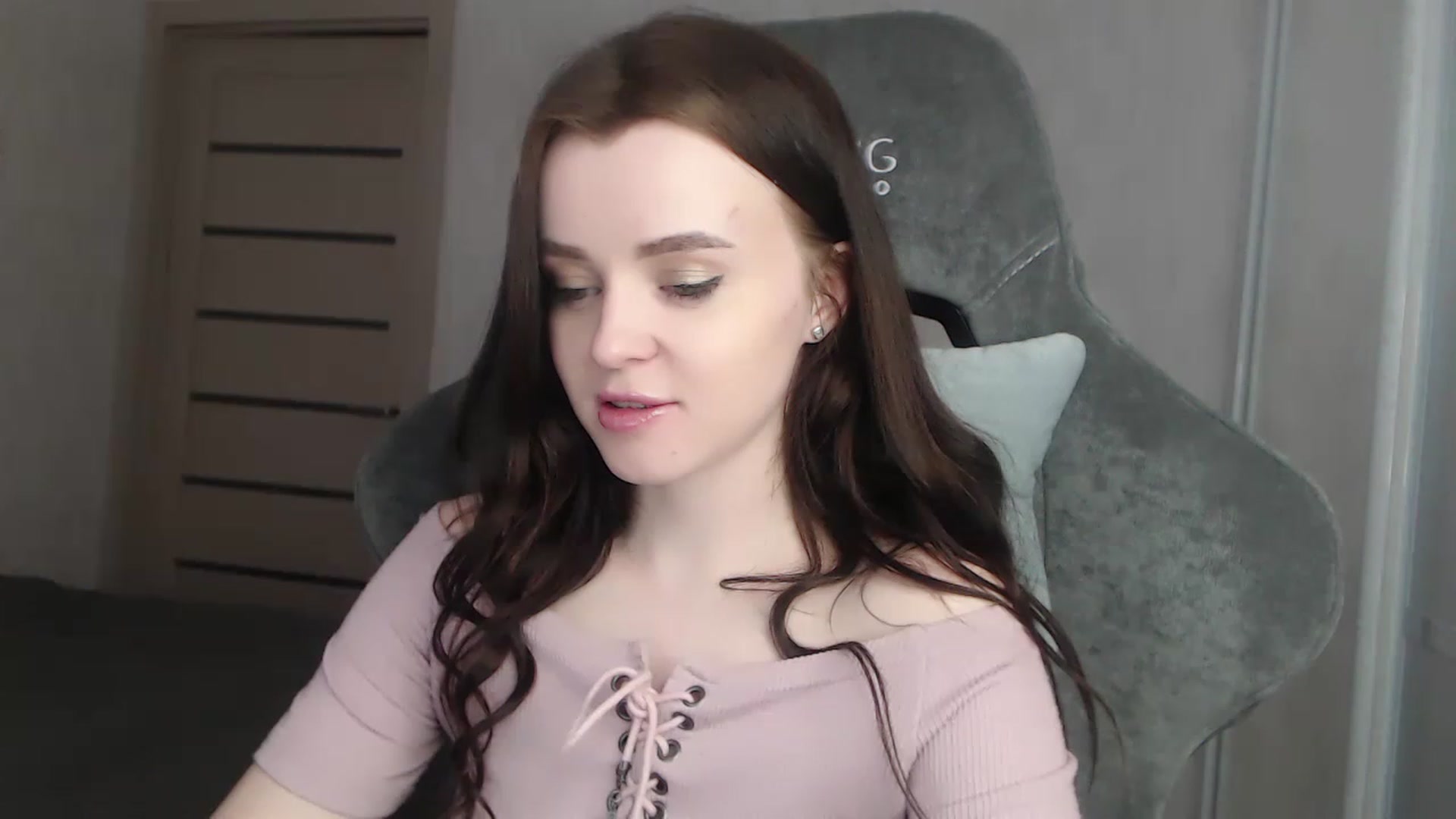 Gallery image thumbnail from BitsyMia's myfreecams stream on, 12/21/2022, 08:02 image 2 of 20