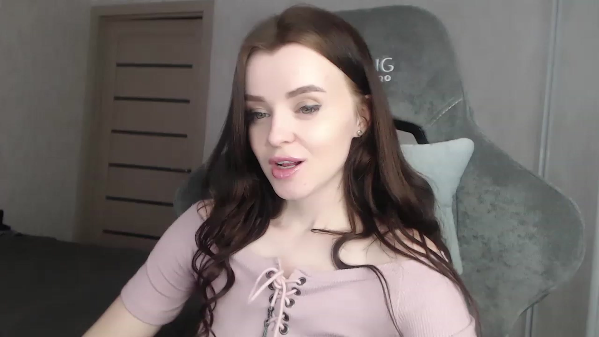Gallery image thumbnail from BitsyMia's myfreecams stream on, 12/21/2022, 08:02 image 5 of 20