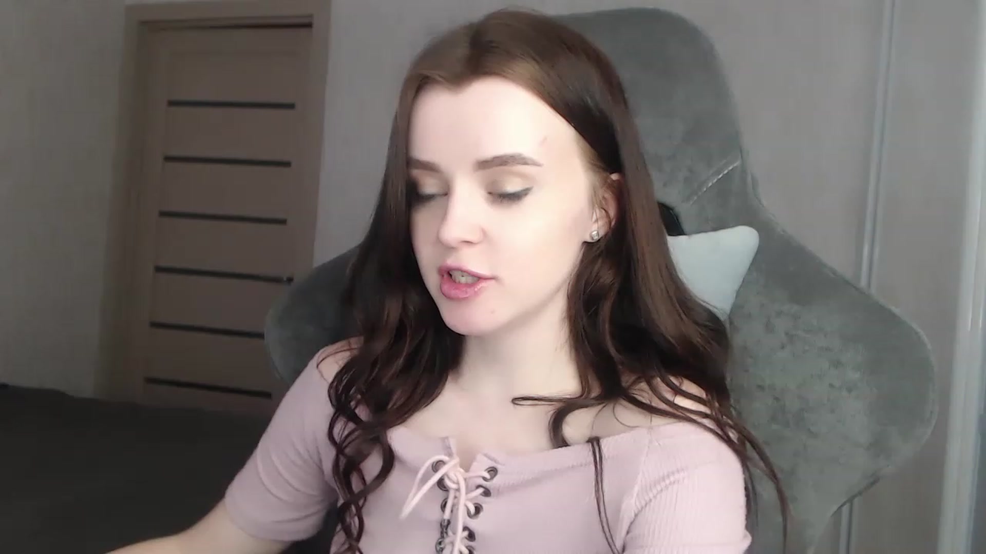 Gallery image thumbnail from BitsyMia's myfreecams stream on, 12/21/2022, 08:02 image 3 of 20