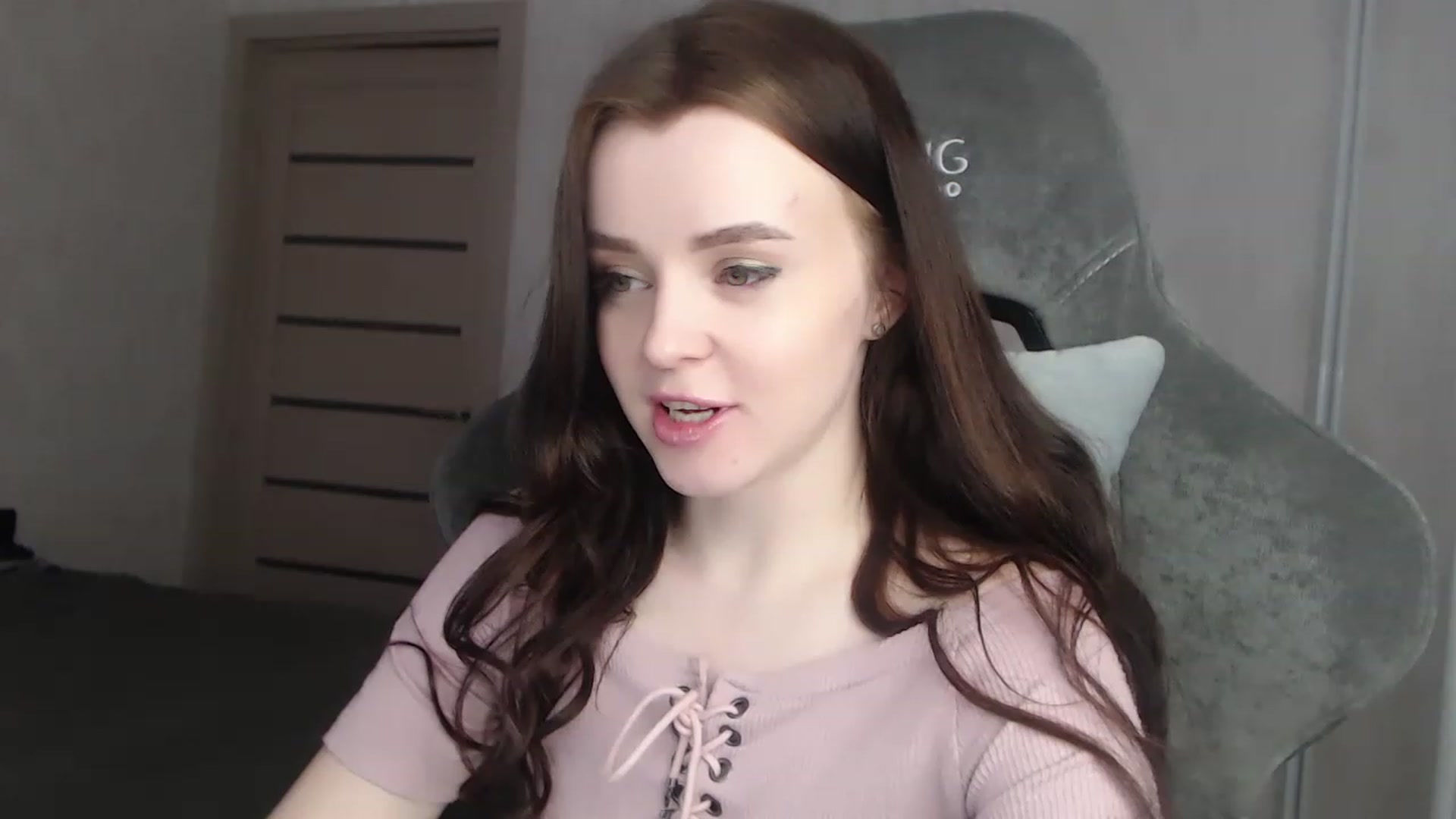 Gallery image thumbnail from BitsyMia's myfreecams stream on, 12/21/2022, 08:02 image 12 of 20