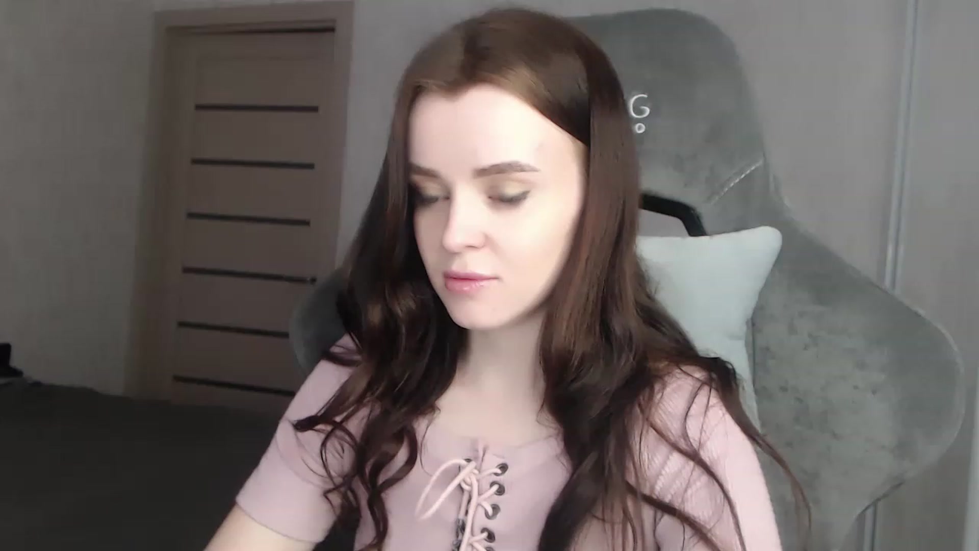 Gallery image thumbnail from BitsyMia's myfreecams stream on, 12/21/2022, 08:02 image 19 of 20