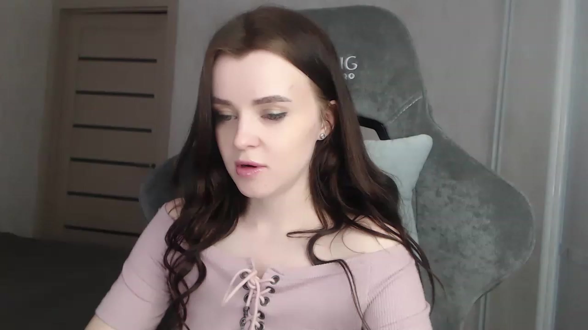 Gallery image thumbnail from BitsyMia's myfreecams stream on, 12/21/2022, 08:02 image 1 of 20