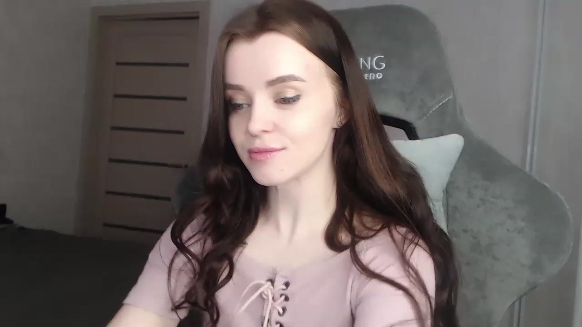 Gallery image thumbnail from BitsyMia's myfreecams stream on, 12/21/2022, 08:02 image 14 of 20
