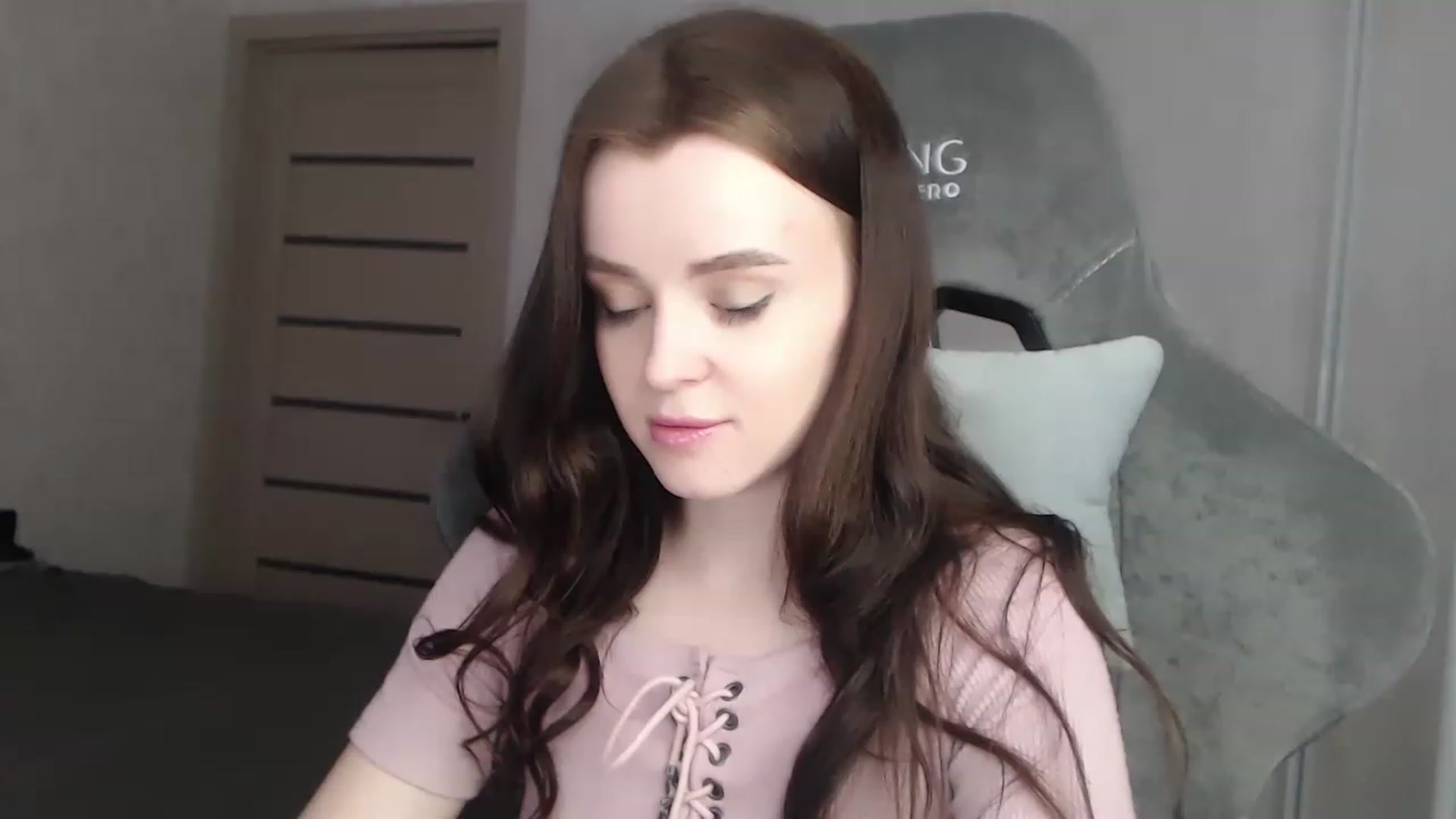 Gallery image thumbnail from BitsyMia's myfreecams stream on, 12/21/2022, 08:02 image 17 of 20