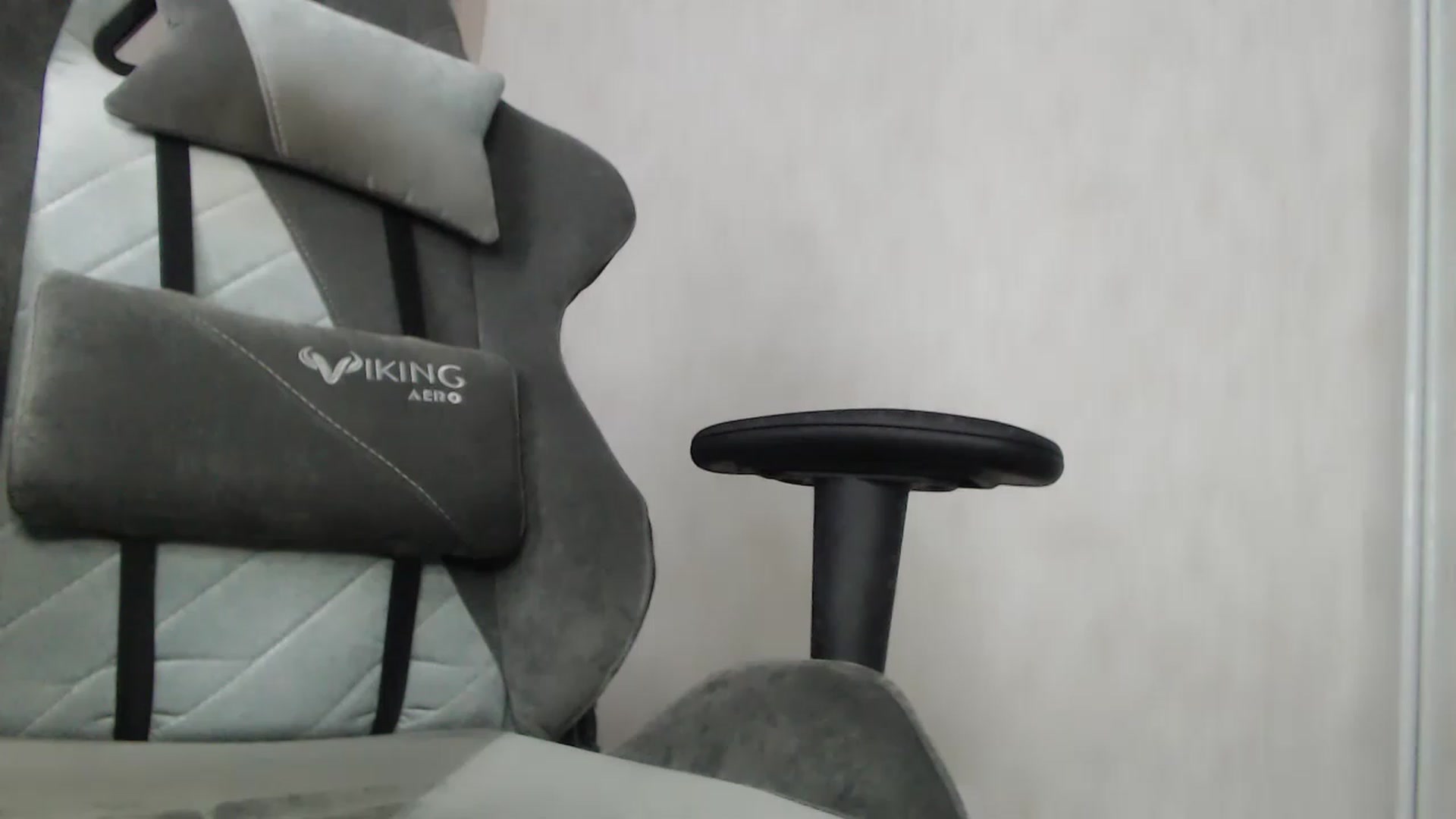Gallery image thumbnail from BitsyMia's myfreecams stream on, 12/25/2022, 08:24 image 12 of 20