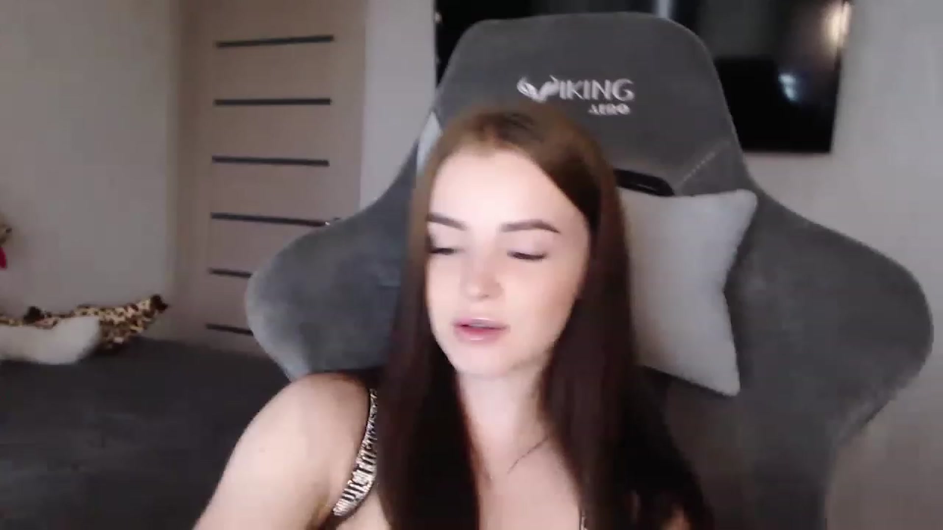 Gallery image thumbnail from BitsyMia's myfreecams stream on, 08/04/2023, 05:20 image 12 of 20