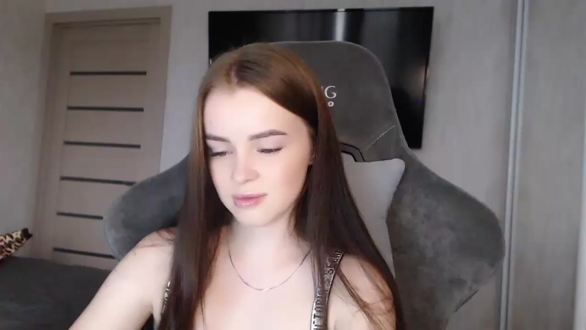 Gallery image thumbnail from BitsyMia's myfreecams stream on, 08/04/2023, 05:20 image 8 of 20