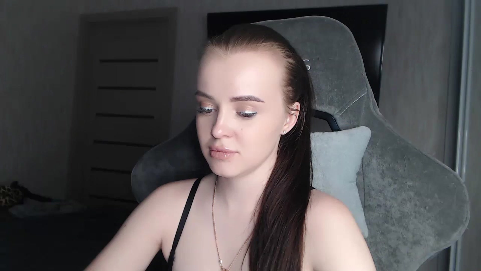 Gallery image thumbnail from BitsyMia's myfreecams stream on, 12/02/2023, 07:13 image 19 of 20