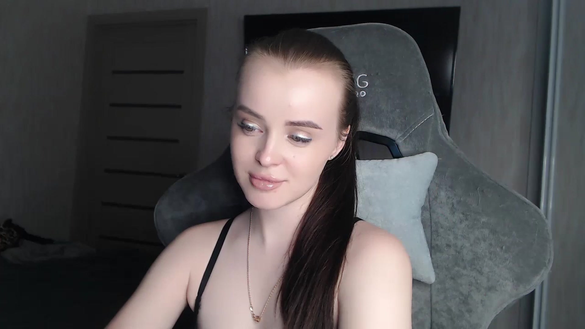 Gallery image thumbnail from BitsyMia's myfreecams stream on, 12/02/2023, 07:13 image 11 of 20