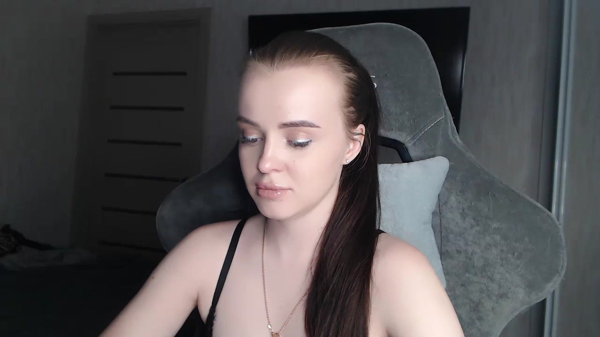 Gallery image thumbnail from BitsyMia's myfreecams stream on, 12/02/2023, 07:13 image 8 of 20