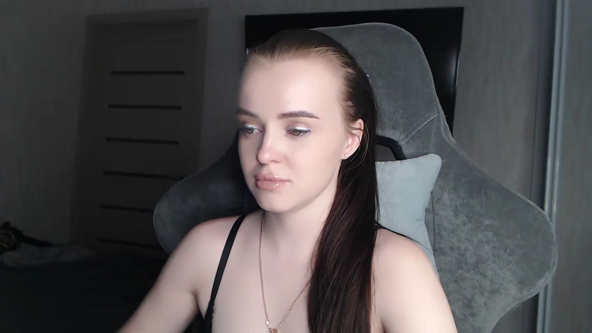 Gallery image thumbnail from BitsyMia's myfreecams stream on, 12/02/2023, 07:13 image 3 of 20