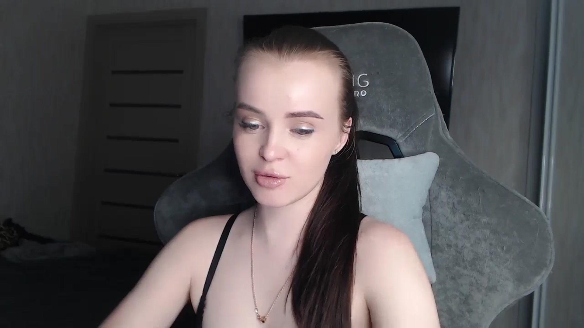 Gallery image thumbnail from BitsyMia's myfreecams stream on, 12/02/2023, 07:13 image 14 of 20