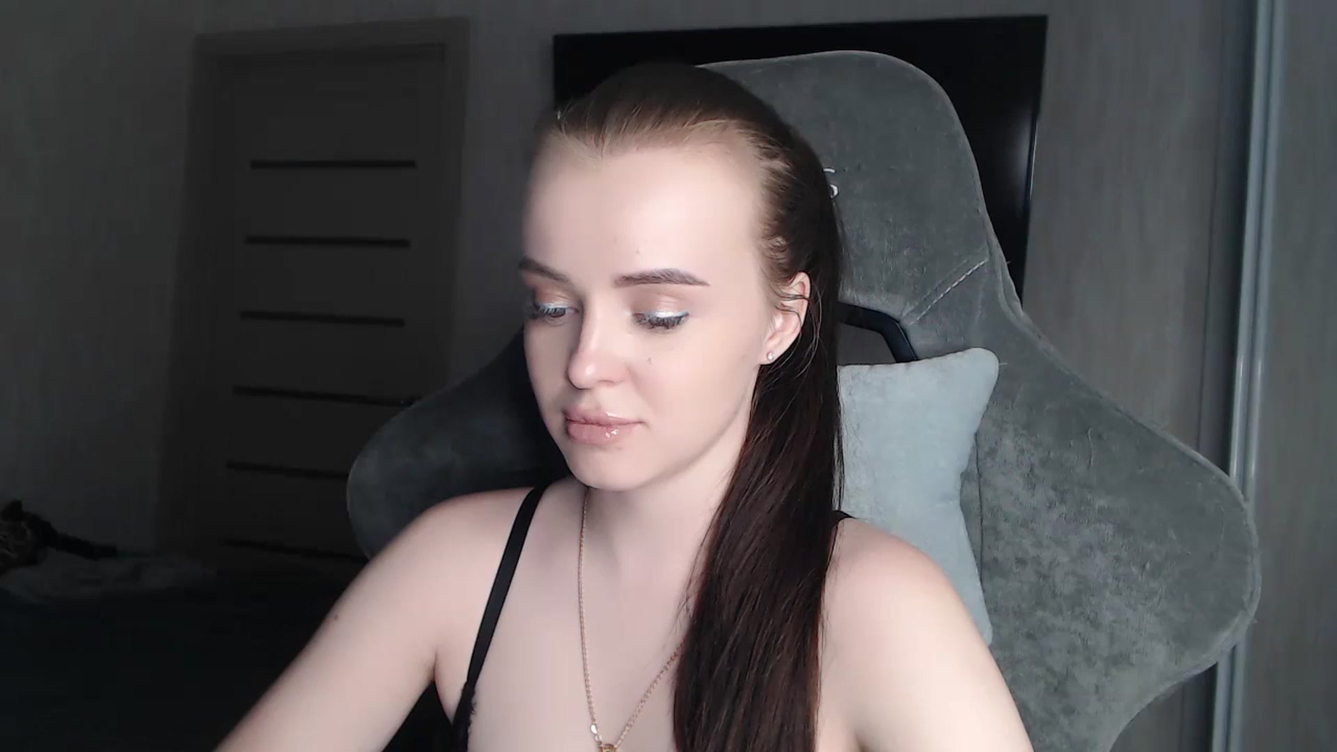 Gallery image thumbnail from BitsyMia's myfreecams stream on, 12/02/2023, 07:13 image 6 of 20