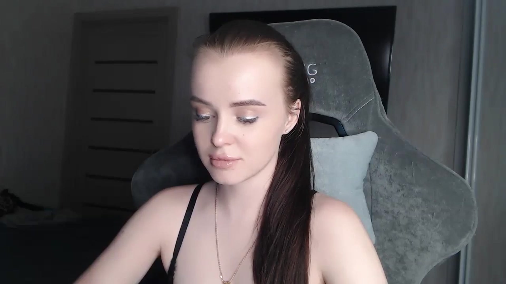 Gallery image thumbnail from BitsyMia's myfreecams stream on, 12/02/2023, 07:13 image 5 of 20