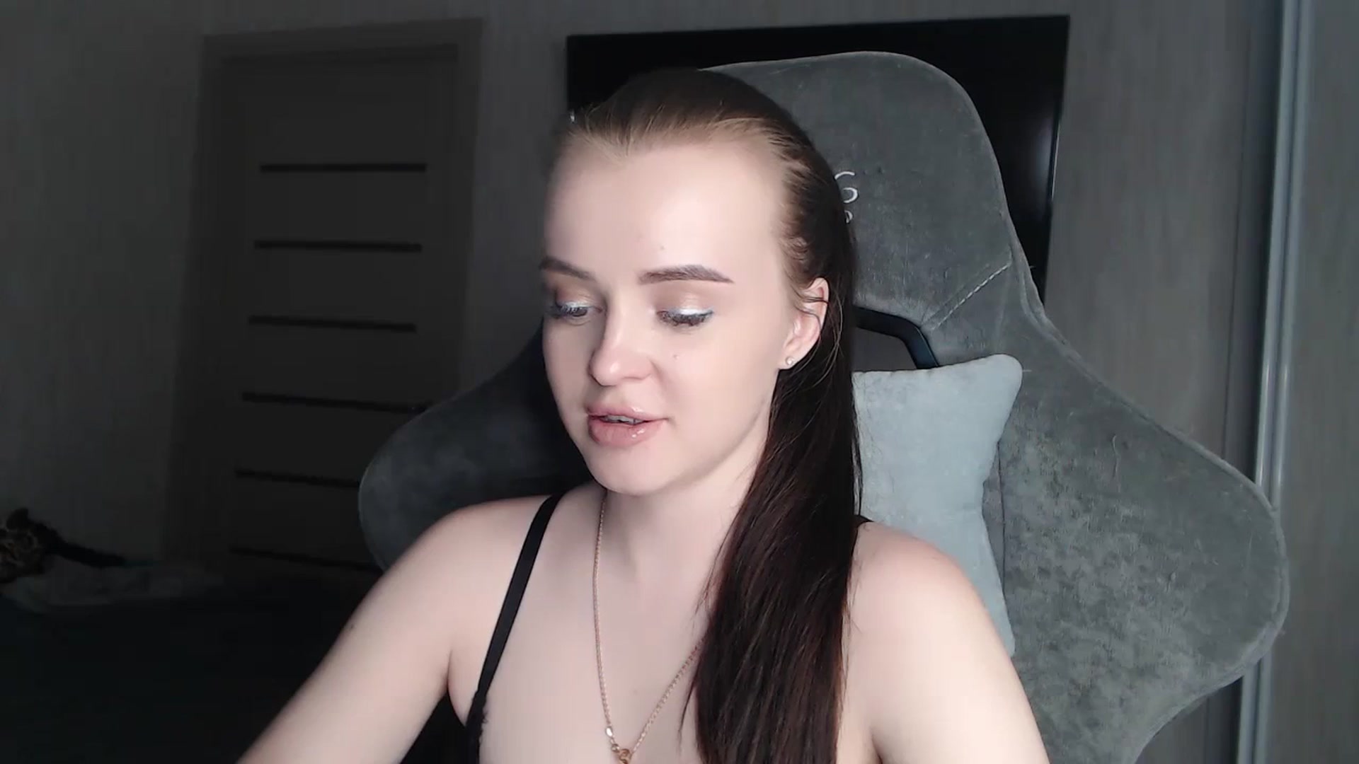 Gallery image thumbnail from BitsyMia's myfreecams stream on, 12/02/2023, 07:13 image 12 of 20