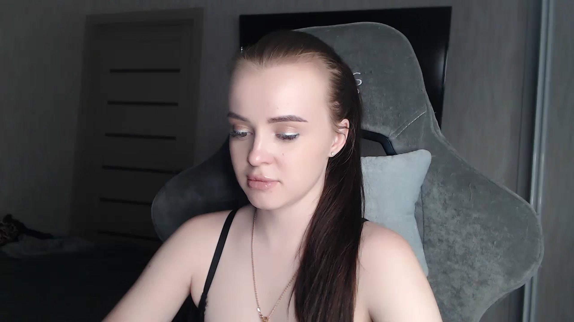 Gallery image thumbnail from BitsyMia's myfreecams stream on, 12/02/2023, 07:13 image 13 of 20