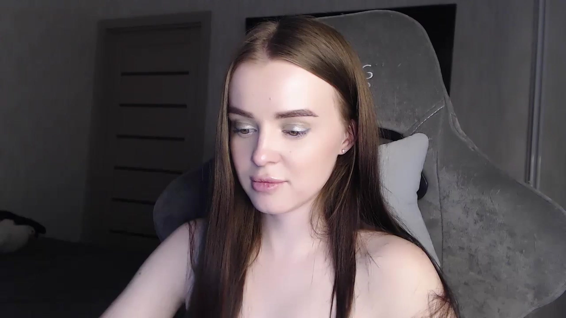 Gallery image thumbnail from BitsyMia's myfreecams stream on, 12/19/2023, 06:19 image 20 of 20