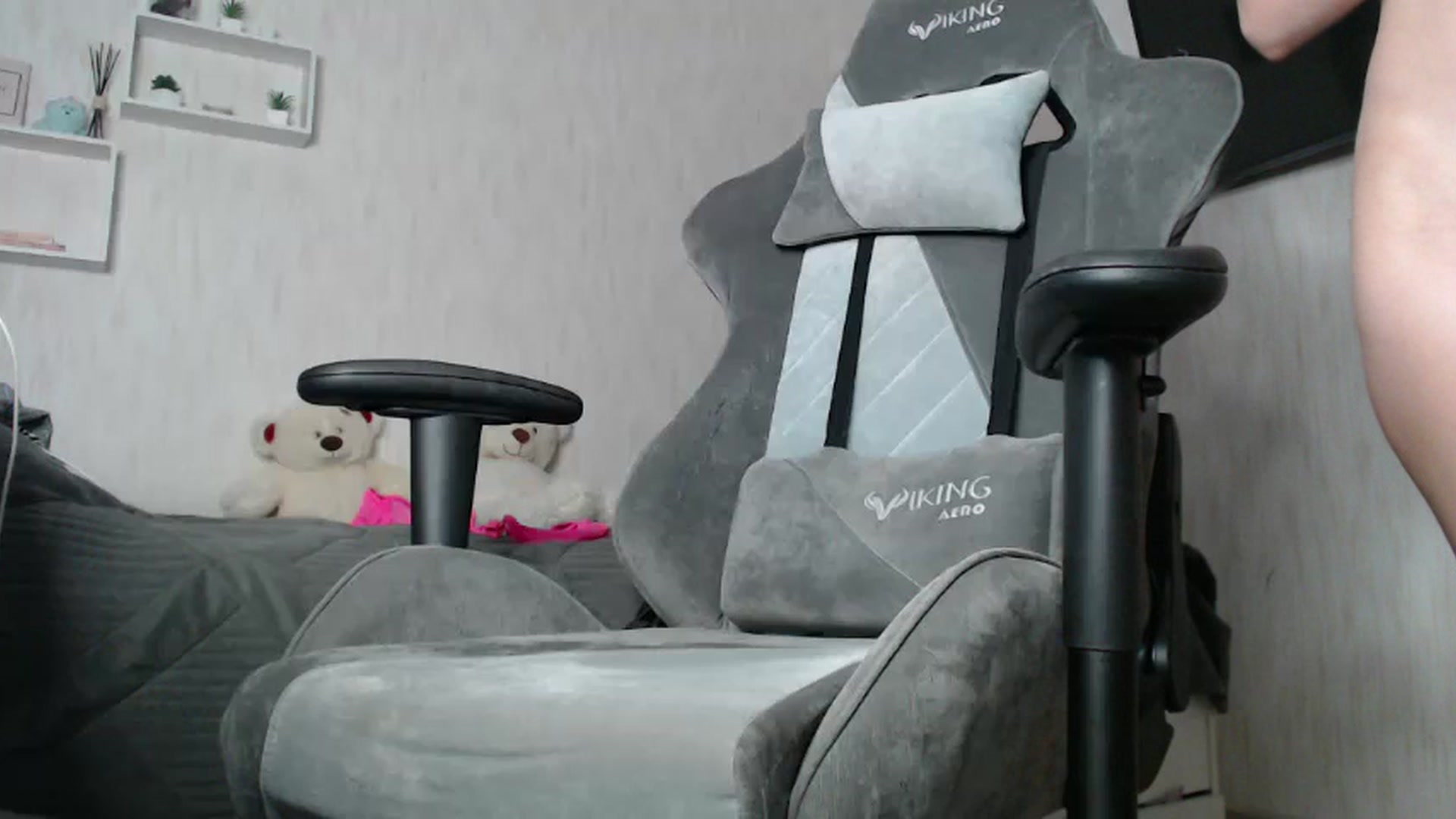 Gallery image thumbnail from BitsyMia's myfreecams stream on, 08/17/2024, 05:57 image 7 of 20