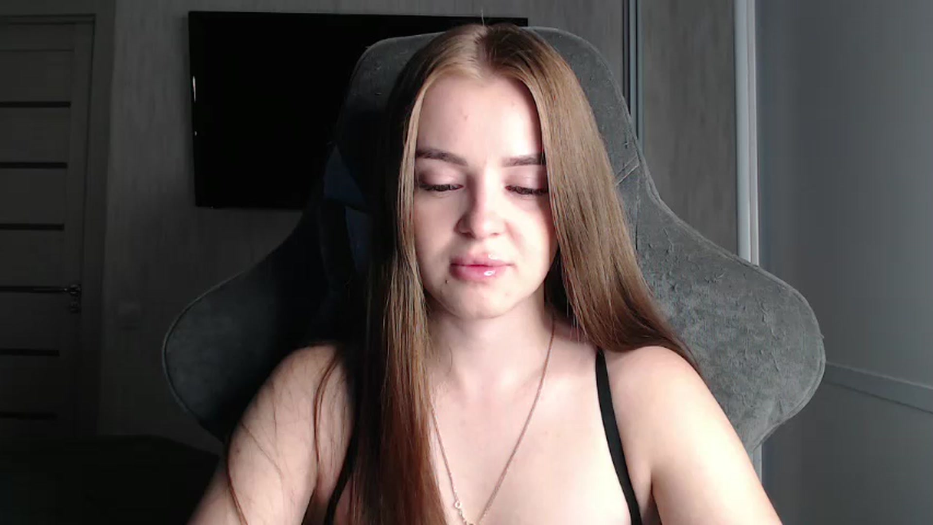Gallery image thumbnail from BitsyMia's myfreecams stream on, 08/19/2024, 04:26 image 6 of 20