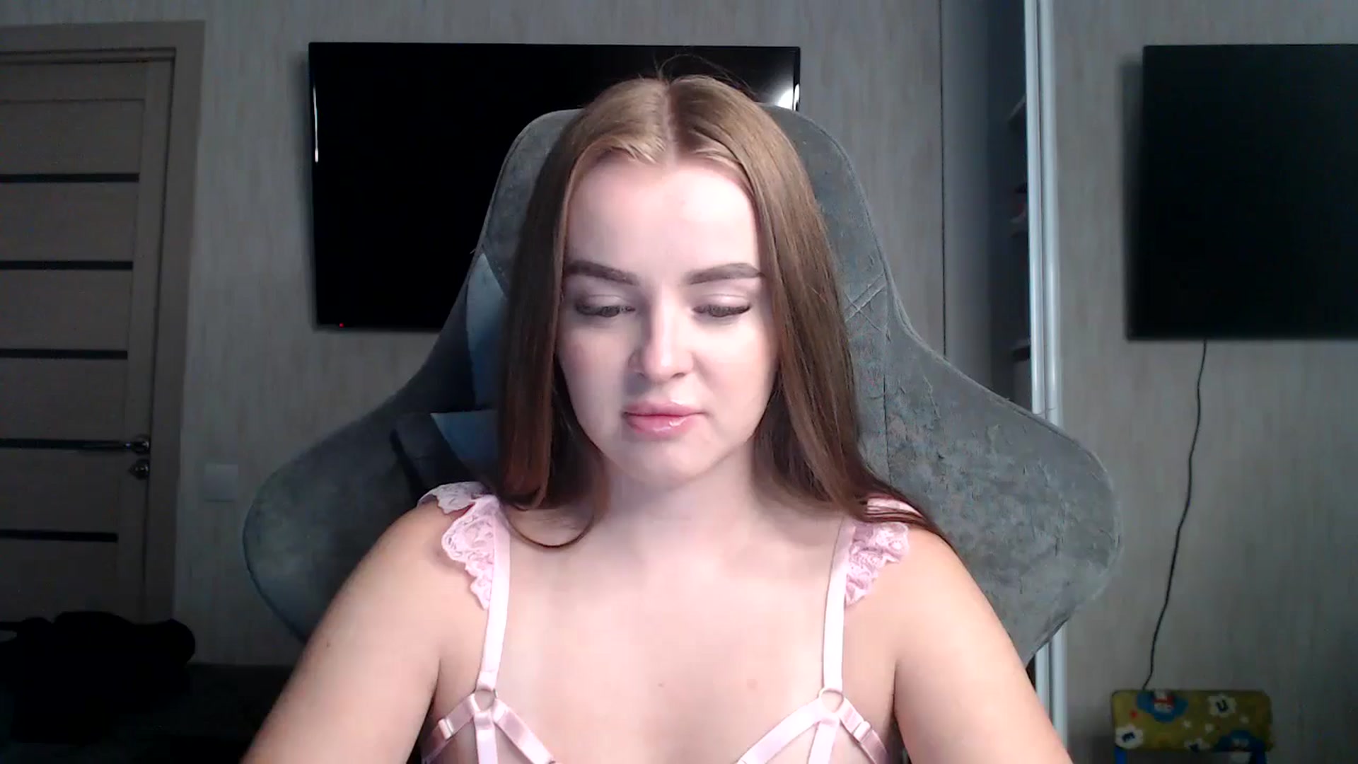 Gallery image thumbnail from BitsyMia's myfreecams stream on, 11/24/2024, 05:41 image 3 of 20
