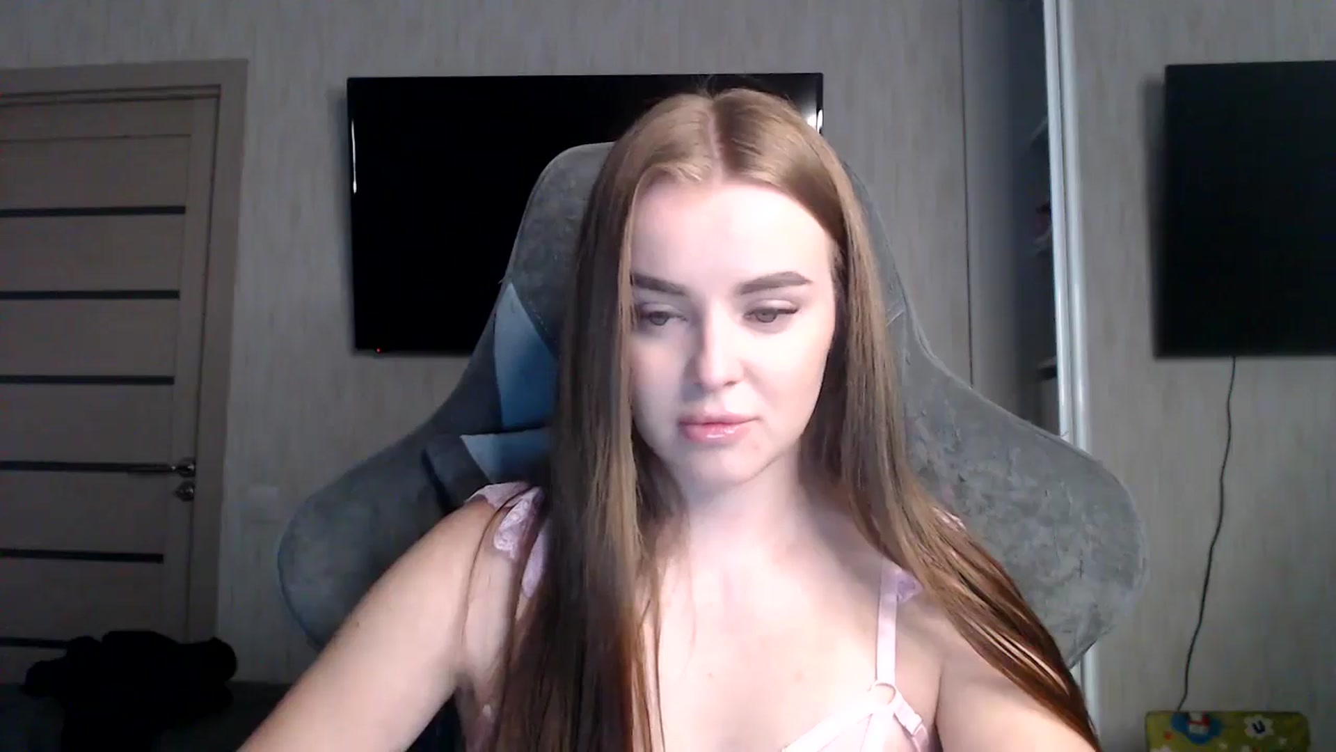 Gallery image thumbnail from BitsyMia's myfreecams stream on, 11/24/2024, 05:41 image 17 of 20