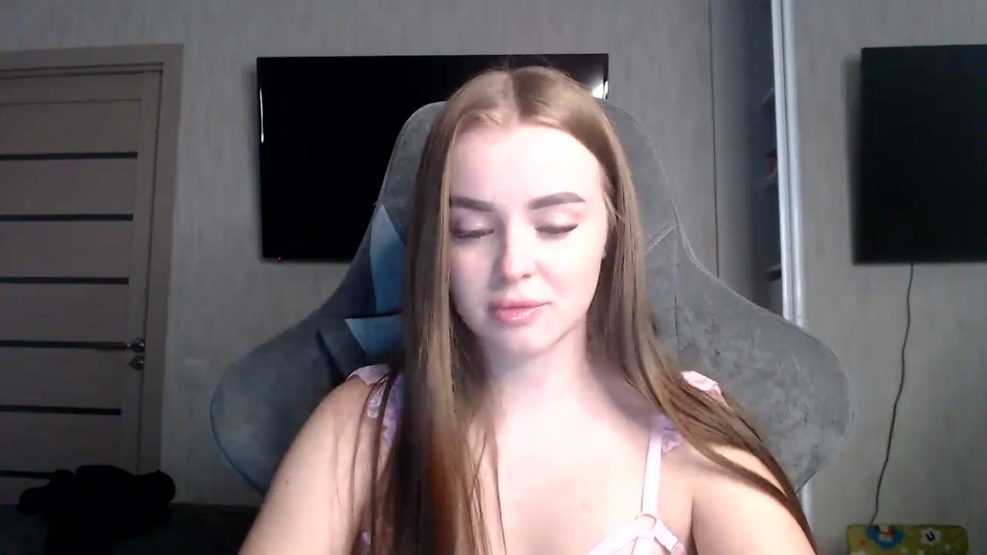 Gallery image thumbnail from BitsyMia's myfreecams stream on, 11/24/2024, 05:41 image 11 of 20