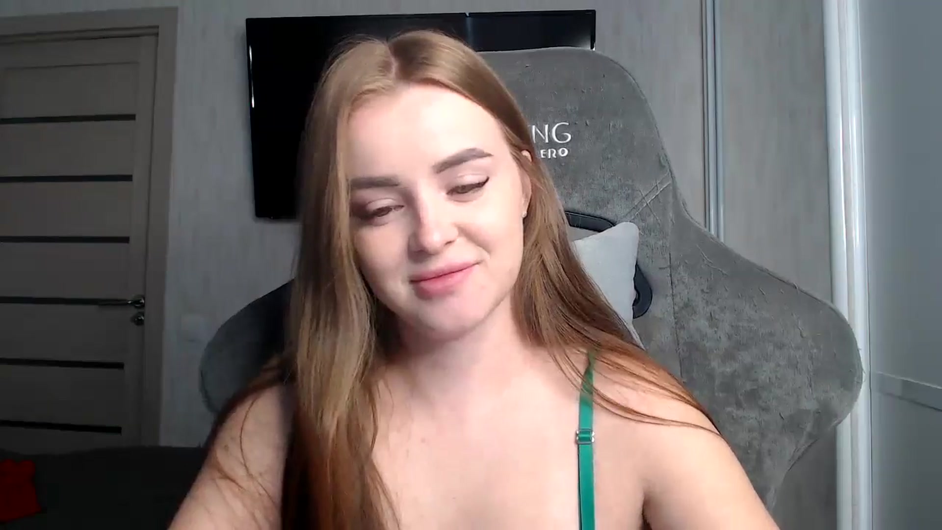Gallery image thumbnail from BitsyMia's myfreecams stream on, 11/27/2024, 06:10 image 15 of 20