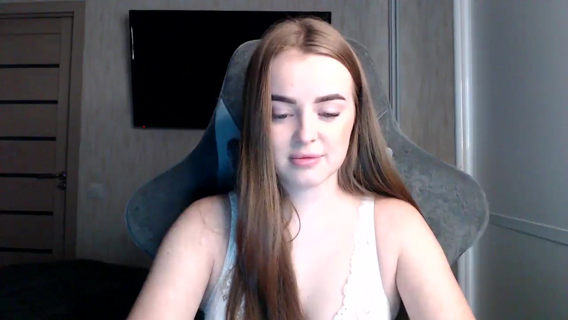Gallery image thumbnail from BitsyMia's myfreecams stream on, 12/19/2024, 02:27 image 16 of 20
