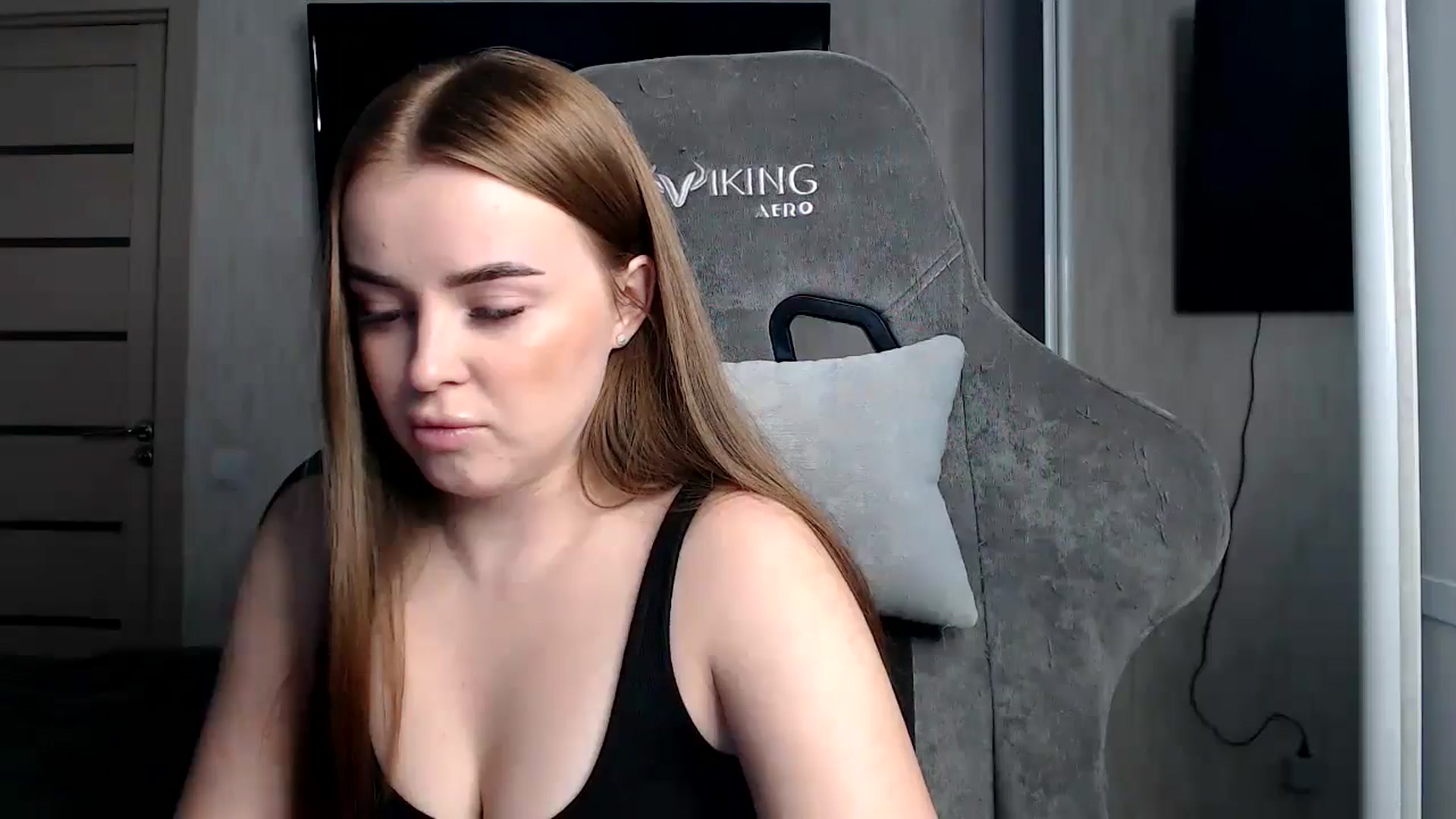 Gallery image thumbnail from BitsyMia's myfreecams stream on, 12/23/2024, 05:08 image 10 of 20