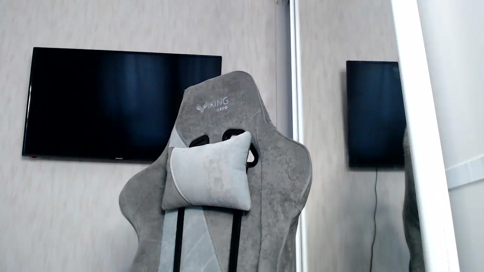 Gallery image thumbnail from BitsyMia's myfreecams stream on, 12/23/2024, 05:08 image 15 of 20