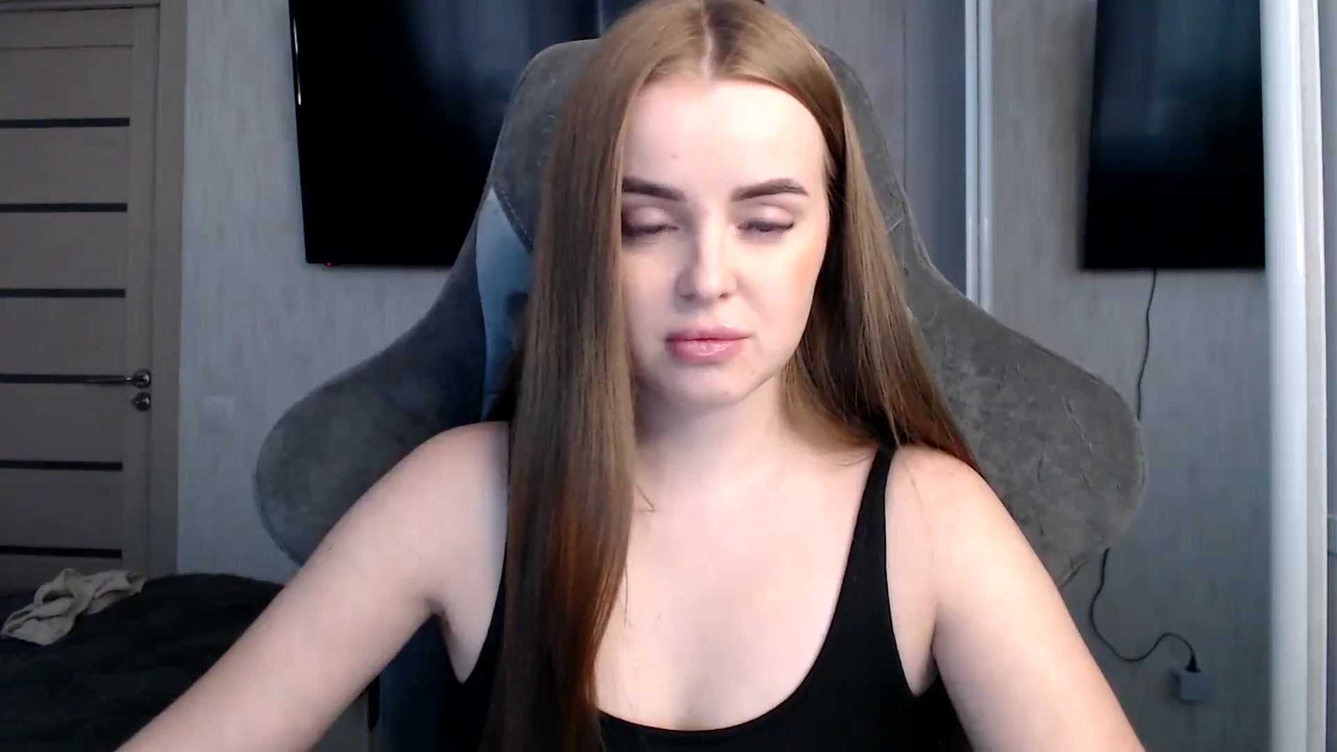 Gallery image thumbnail from BitsyMia's myfreecams stream on, 12/24/2024, 07:01 image 16 of 20