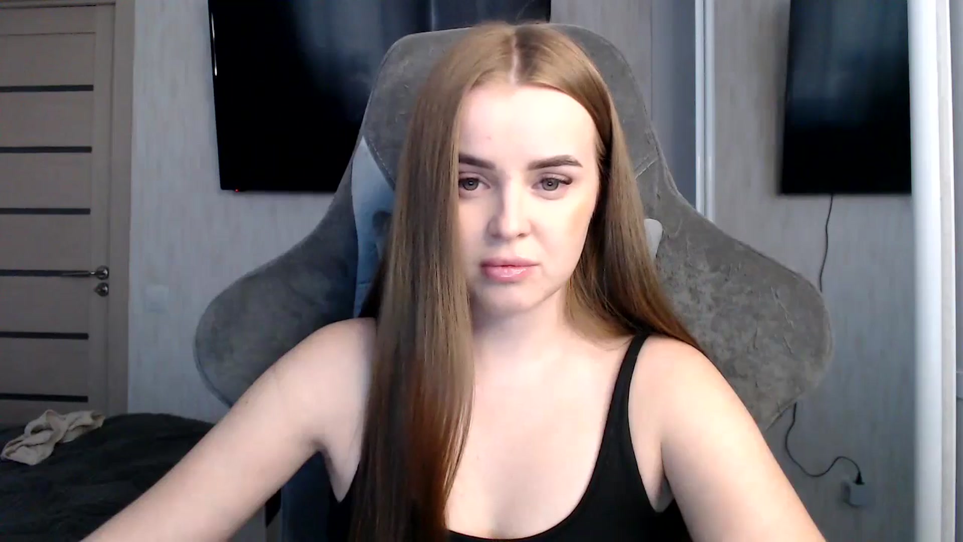 Gallery image thumbnail from BitsyMia's myfreecams stream on, 12/24/2024, 07:01 image 12 of 20