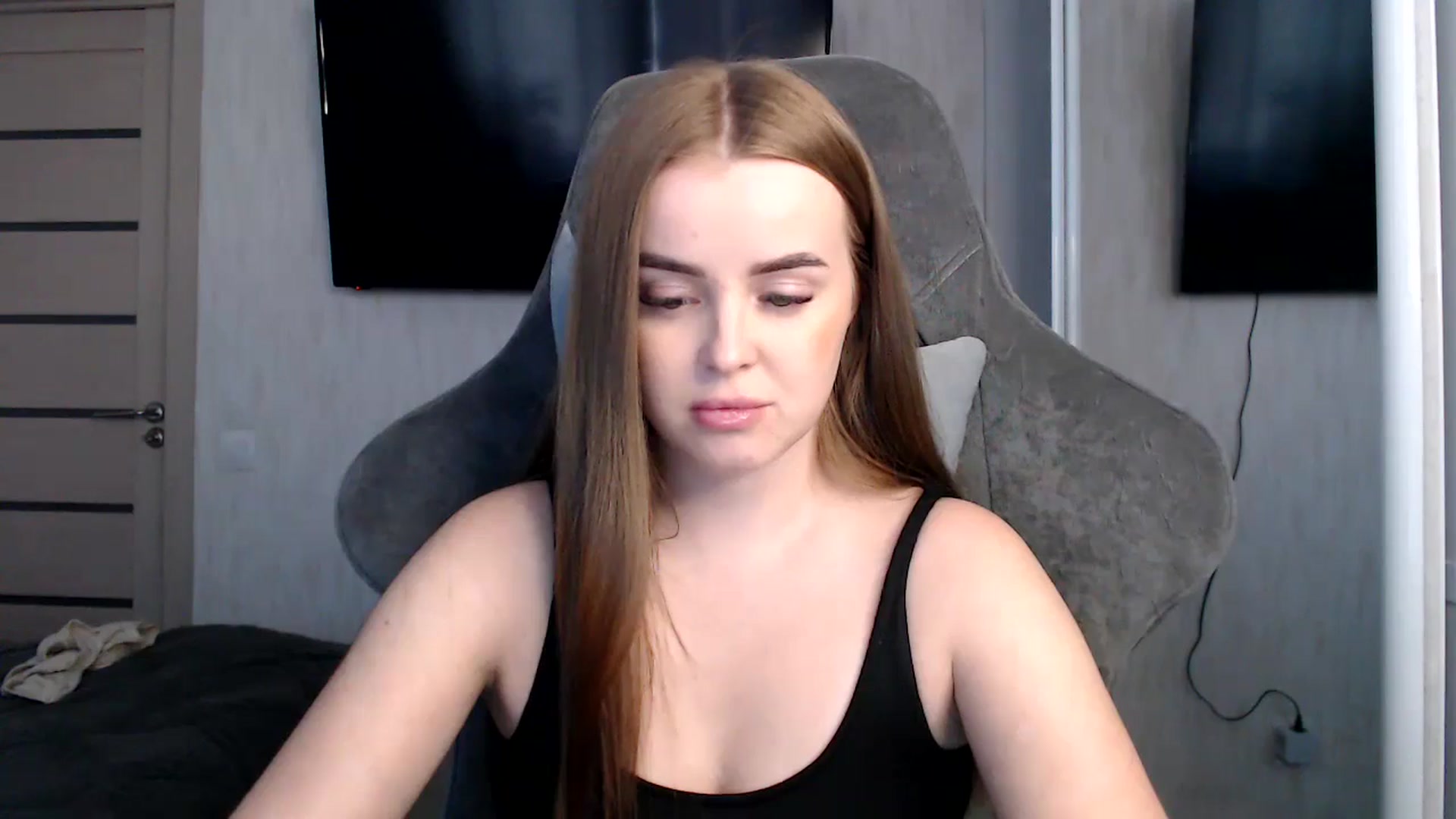 Gallery image thumbnail from BitsyMia's myfreecams stream on, 12/24/2024, 07:01 image 5 of 20