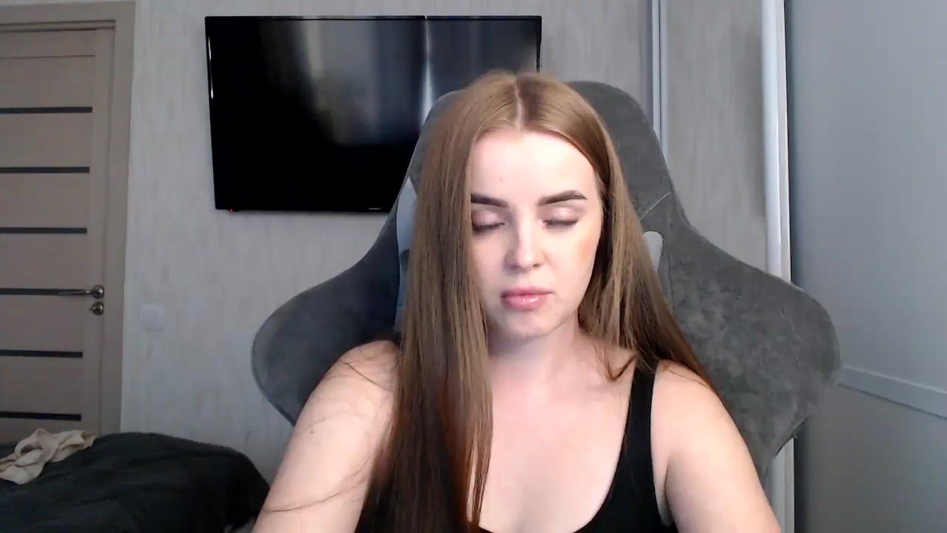 Gallery image thumbnail from BitsyMia's myfreecams stream on, 12/24/2024, 08:07 image 15 of 20