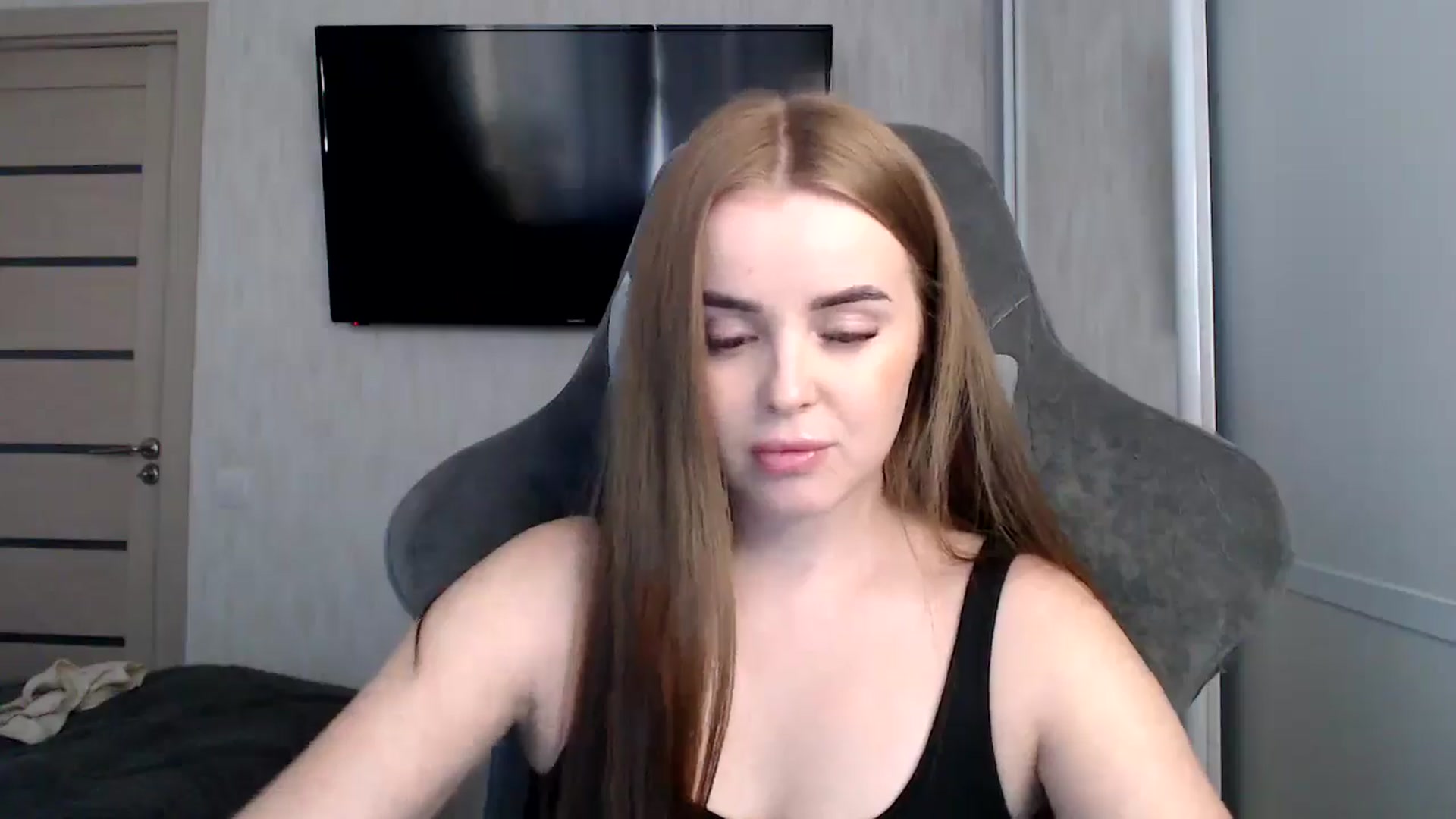 Gallery image thumbnail from BitsyMia's myfreecams stream on, 12/24/2024, 08:07 image 13 of 20