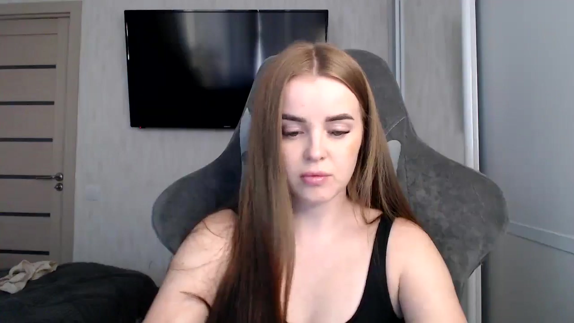 Gallery image thumbnail from BitsyMia's myfreecams stream on, 12/24/2024, 08:07 image 14 of 20