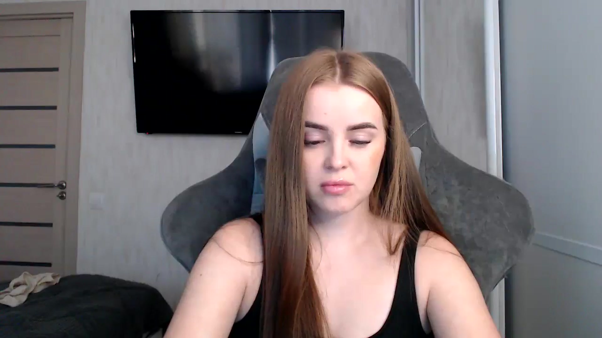 Gallery image thumbnail from BitsyMia's myfreecams stream on, 12/24/2024, 08:07 image 17 of 20