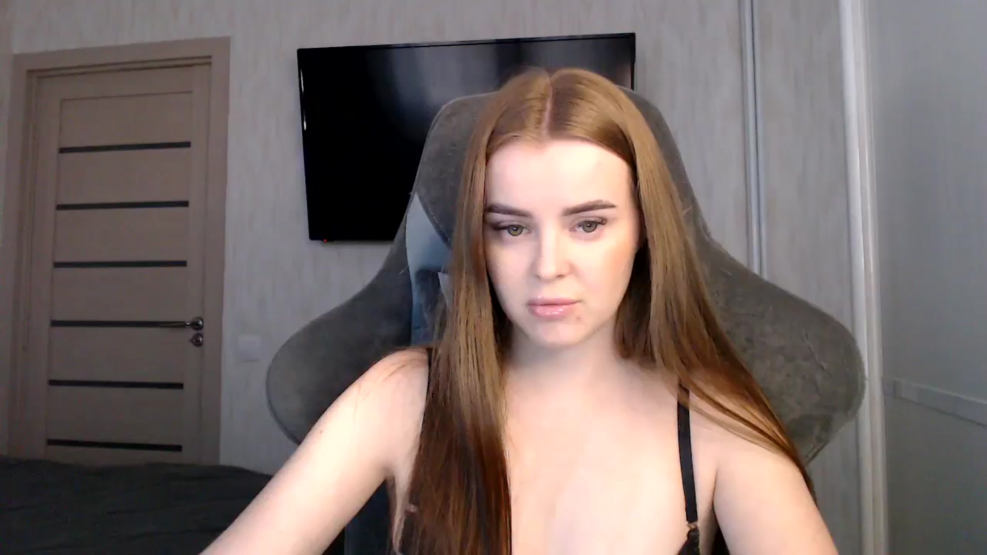 Gallery image thumbnail from BitsyMia's myfreecams stream on, 01/06/2025, 07:06 image 12 of 20