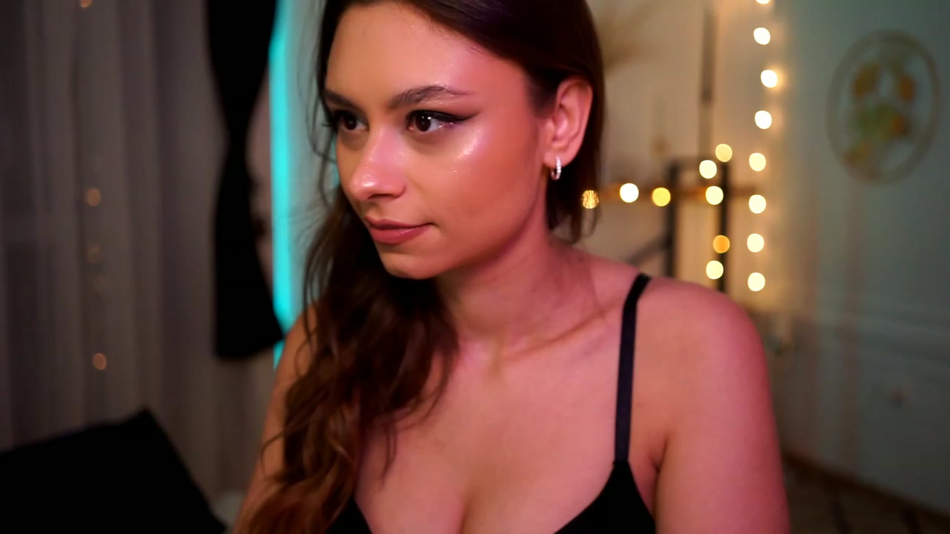 Gallery image thumbnail from Bitter_Mooon's myfreecams stream on, 03/12/2023, 20:22 image 1 of 20