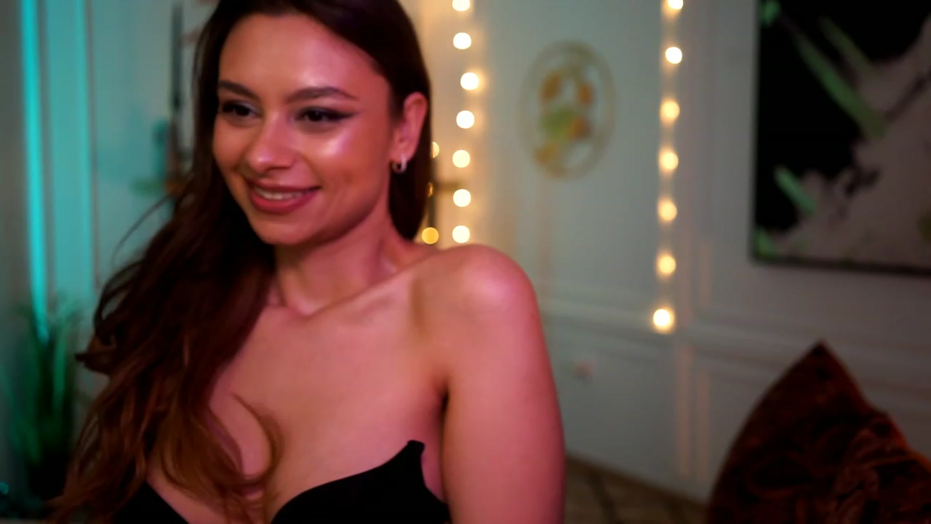 Gallery image thumbnail from Bitter_Mooon's myfreecams stream on, 03/12/2023, 20:22 image 16 of 20