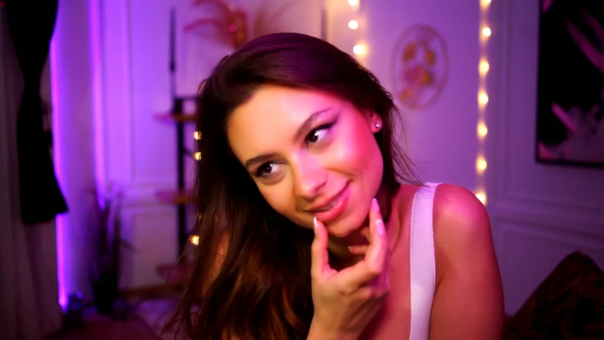 Gallery image thumbnail from Bitter_Mooon's myfreecams stream on, 03/14/2023, 17:52 image 19 of 20